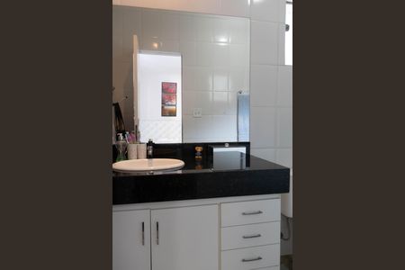 Casa à venda com 340m², 4 quartos e 4 vagas Casa à venda com 340m², 4 quartos e 4 vagasBanheiro da Suíte 2