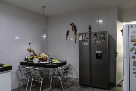 Casa à venda com 340m², 4 quartos e 4 vagas Casa à venda com 340m², 4 quartos e 4 vagasCozinha