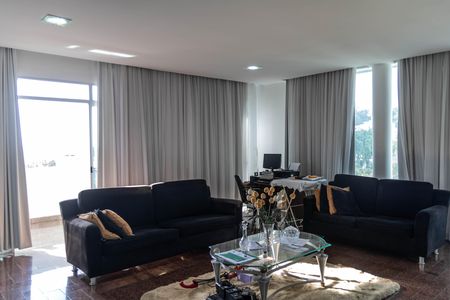 Casa à venda com 340m², 4 quartos e 4 vagas Casa à venda com 340m², 4 quartos e 4 vagasSala 2