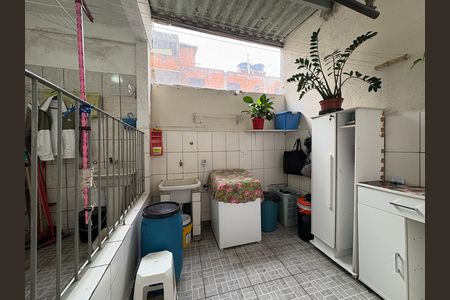 Casa à venda com 327m², 5 quartos e 2 vagas Casa à venda com 327m², 5 quartos e 2 vagasÁrea de Serviço - Casa 3