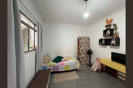 Casa à venda com 327m², 5 quartos e 2 vagas Casa à venda com 327m², 5 quartos e 2 vagasSala / Quarto - Casa 2