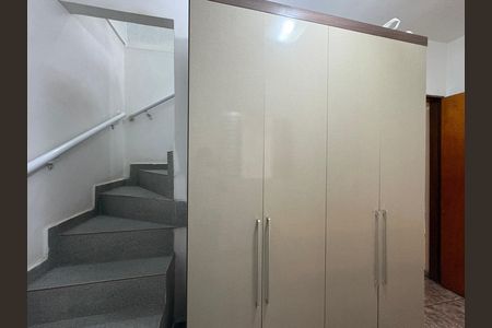 Casa à venda com 327m², 5 quartos e 2 vagas Casa à venda com 327m², 5 quartos e 2 vagasQuarto 3 - Casa 1