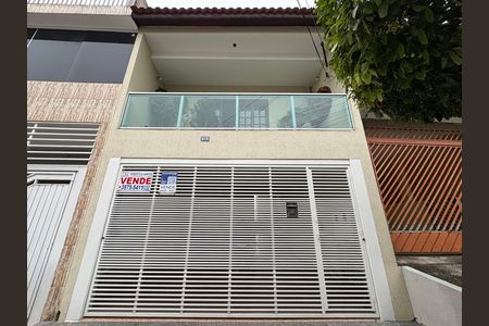 Casa à venda com 327m², 5 quartos e 2 vagas Casa à venda com 327m², 5 quartos e 2 vagasFachada