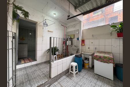 Casa à venda com 327m², 5 quartos e 2 vagas Casa à venda com 327m², 5 quartos e 2 vagasÁrea de Serviço - Casa 3