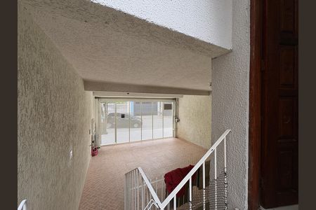 Casa à venda com 327m², 5 quartos e 2 vagas Casa à venda com 327m², 5 quartos e 2 vagasEntrada