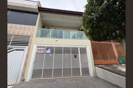 Casa à venda com 327m², 5 quartos e 2 vagas Casa à venda com 327m², 5 quartos e 2 vagasFachada