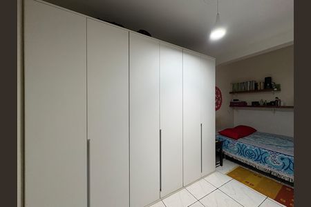 Casa à venda com 327m², 5 quartos e 2 vagas Casa à venda com 327m², 5 quartos e 2 vagasQuarto 2 - Casa 3