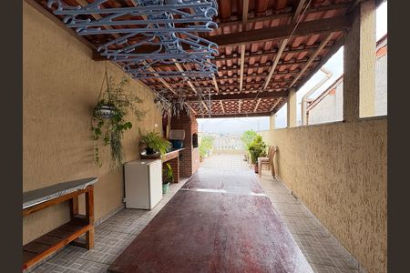 Casa à venda com 327m², 5 quartos e 2 vagas Casa à venda com 327m², 5 quartos e 2 vagasÁrea gourmet - Casa 1