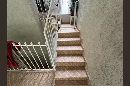 Casa à venda com 327m², 5 quartos e 2 vagas Casa à venda com 327m², 5 quartos e 2 vagasEntrada