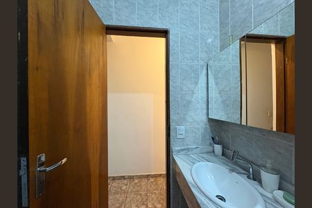 Casa à venda com 327m², 5 quartos e 2 vagas Casa à venda com 327m², 5 quartos e 2 vagasBanheiro 1 - Casa 1