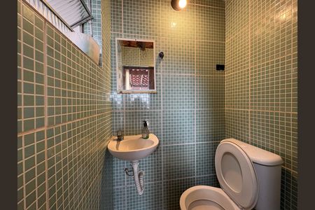 Casa à venda com 327m², 5 quartos e 2 vagas Casa à venda com 327m², 5 quartos e 2 vagasBanheiro de serviço - Casa 1