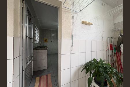 Casa à venda com 327m², 5 quartos e 2 vagas Casa à venda com 327m², 5 quartos e 2 vagasÁrea de Serviço - Casa 2