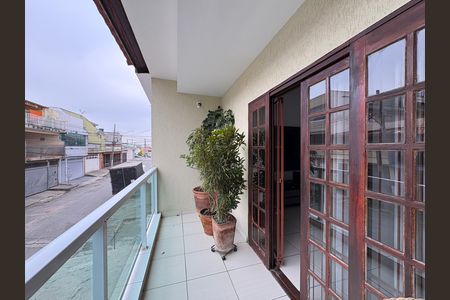 Casa à venda com 327m², 5 quartos e 2 vagas Casa à venda com 327m², 5 quartos e 2 vagasVaranda da Sala - Casa 1