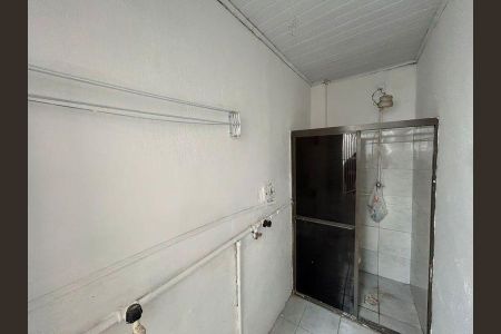 Banheiro de casa para alugar com 3 quartos, 60m² em São Geraldo, Porto Alegre
