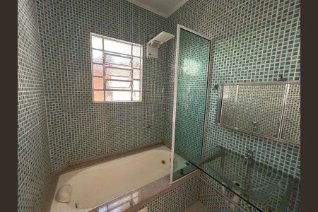 Banheiro de casa para alugar com 3 quartos, 60m² em São Geraldo, Porto Alegre