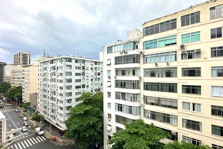 Apartamento para alugar com 130m², 3 quartos e sem vaga