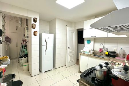 Apartamento para alugar com 130m², 3 quartos e sem vaga