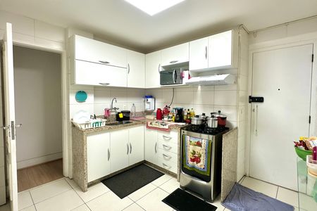 Apartamento para alugar com 130m², 3 quartos e sem vaga