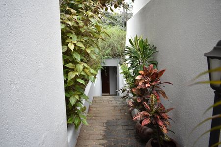 Casa para alugar com 295m², 3 quartos e 2 vagasJardim (entrada)
