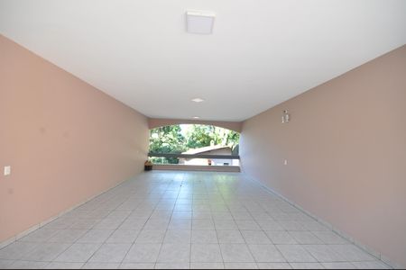 Garagem de casa à venda com 4 quartos, 900m² em Tremembé, São Paulo