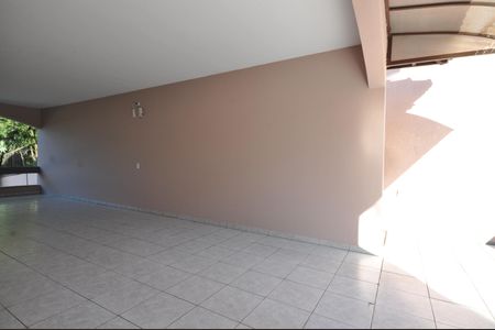 Garagem de casa à venda com 4 quartos, 900m² em Tremembé, São Paulo