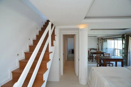 Apartamento para alugar com 220m², 3 quartos e 3 vagas Apartamento para alugar com 220m², 3 quartos e 3 vagasSala