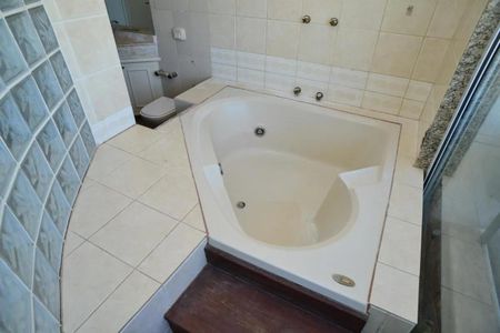 Apartamento para alugar com 220m², 3 quartos e 3 vagas Apartamento para alugar com 220m², 3 quartos e 3 vagasBanheiro do Quarto 3