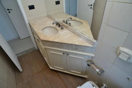 Apartamento para alugar com 220m², 3 quartos e 3 vagas Apartamento para alugar com 220m², 3 quartos e 3 vagasBanheiro do Quarto 3