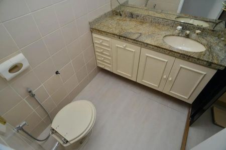 Apartamento para alugar com 220m², 3 quartos e 3 vagas Apartamento para alugar com 220m², 3 quartos e 3 vagasBanheiro