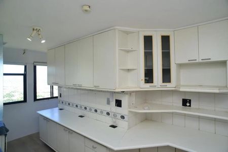 Apartamento para alugar com 220m², 3 quartos e 3 vagas Apartamento para alugar com 220m², 3 quartos e 3 vagasCozinha