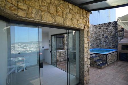 Apartamento para alugar com 220m², 3 quartos e 3 vagas Apartamento para alugar com 220m², 3 quartos e 3 vagasCobertura