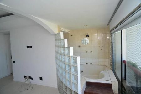 Apartamento para alugar com 220m², 3 quartos e 3 vagas Apartamento para alugar com 220m², 3 quartos e 3 vagasQuarto 3