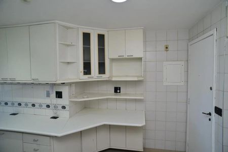 Apartamento para alugar com 220m², 3 quartos e 3 vagas Apartamento para alugar com 220m², 3 quartos e 3 vagasCozinha