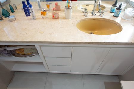 Apartamento à venda com 158m², 3 quartos e sem vaga Apartamento à venda com 158m², 3 quartos e sem vagaBanheiro da Suíte