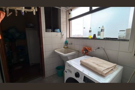 Apartamento à venda com 107m², 3 quartos e 2 vagas Apartamento à venda com 107m², 3 quartos e 2 vagasÁrea de Serviço