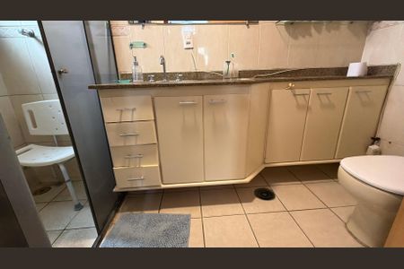 Apartamento à venda com 107m², 3 quartos e 2 vagas Apartamento à venda com 107m², 3 quartos e 2 vagasBanheiro da Suíte