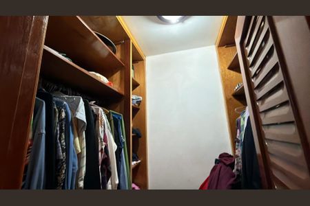 Apartamento à venda com 107m², 3 quartos e 2 vagas Apartamento à venda com 107m², 3 quartos e 2 vagasCloset