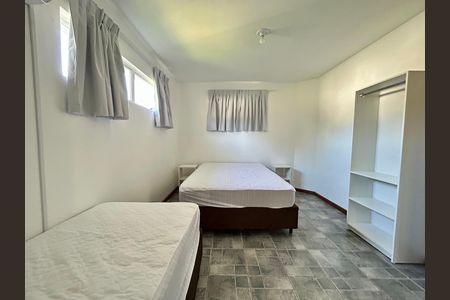 Quarto 1 de casa para alugar com 3 quartos, 210m² em  Campeche, Florianópolis
