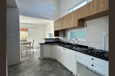 Casa para alugar com 210m², 3 quartos e 3 vagas Casa para alugar com 210m², 3 quartos e 3 vagasCozinha