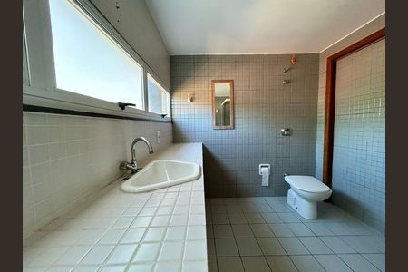 Casa para alugar com 210m², 3 quartos e 3 vagas Casa para alugar com 210m², 3 quartos e 3 vagasBanheiro 1