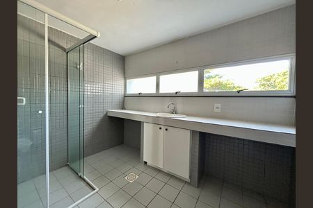 Casa para alugar com 210m², 3 quartos e 3 vagas Casa para alugar com 210m², 3 quartos e 3 vagasBanheiro 1