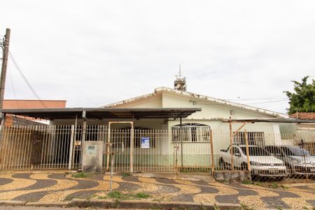 Casa à venda com 249m², 3 quartos e 6 vagasFachada