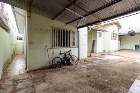 Casa à venda com 249m², 3 quartos e 6 vagasQuintal