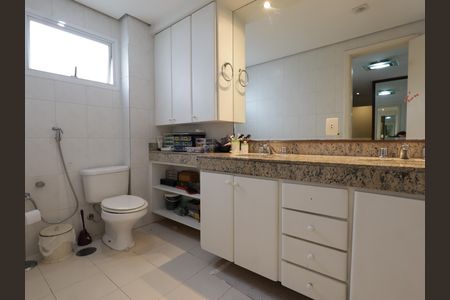 Apartamento à venda com 168m², 3 quartos e 4 vagasBanheiro da Suíte 1