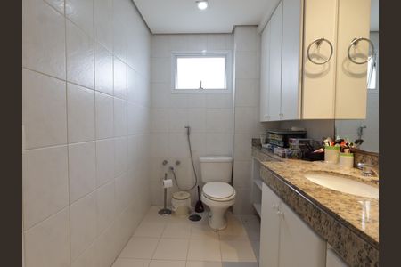 Apartamento à venda com 168m², 3 quartos e 4 vagasBanheiro da Suíte 1
