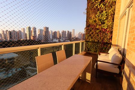 Apartamento à venda com 4 quartos, 225m² em Setor Bueno, Goiânia