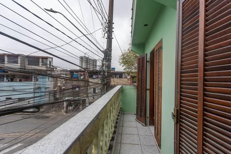 Casa à venda com 233m², 5 quartos e 2 vagas Casa à venda com 233m², 5 quartos e 2 vagasVaranda