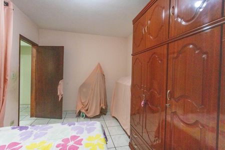 Casa à venda com 233m², 5 quartos e 2 vagas Casa à venda com 233m², 5 quartos e 2 vagasQuarto 4