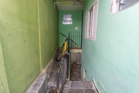 Casa à venda com 233m², 5 quartos e 2 vagas Casa à venda com 233m², 5 quartos e 2 vagasEntrada pelo porao