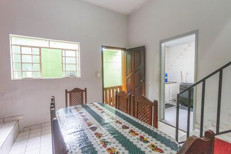 Casa à venda com 233m², 5 quartos e 2 vagas Casa à venda com 233m², 5 quartos e 2 vagasSala 1